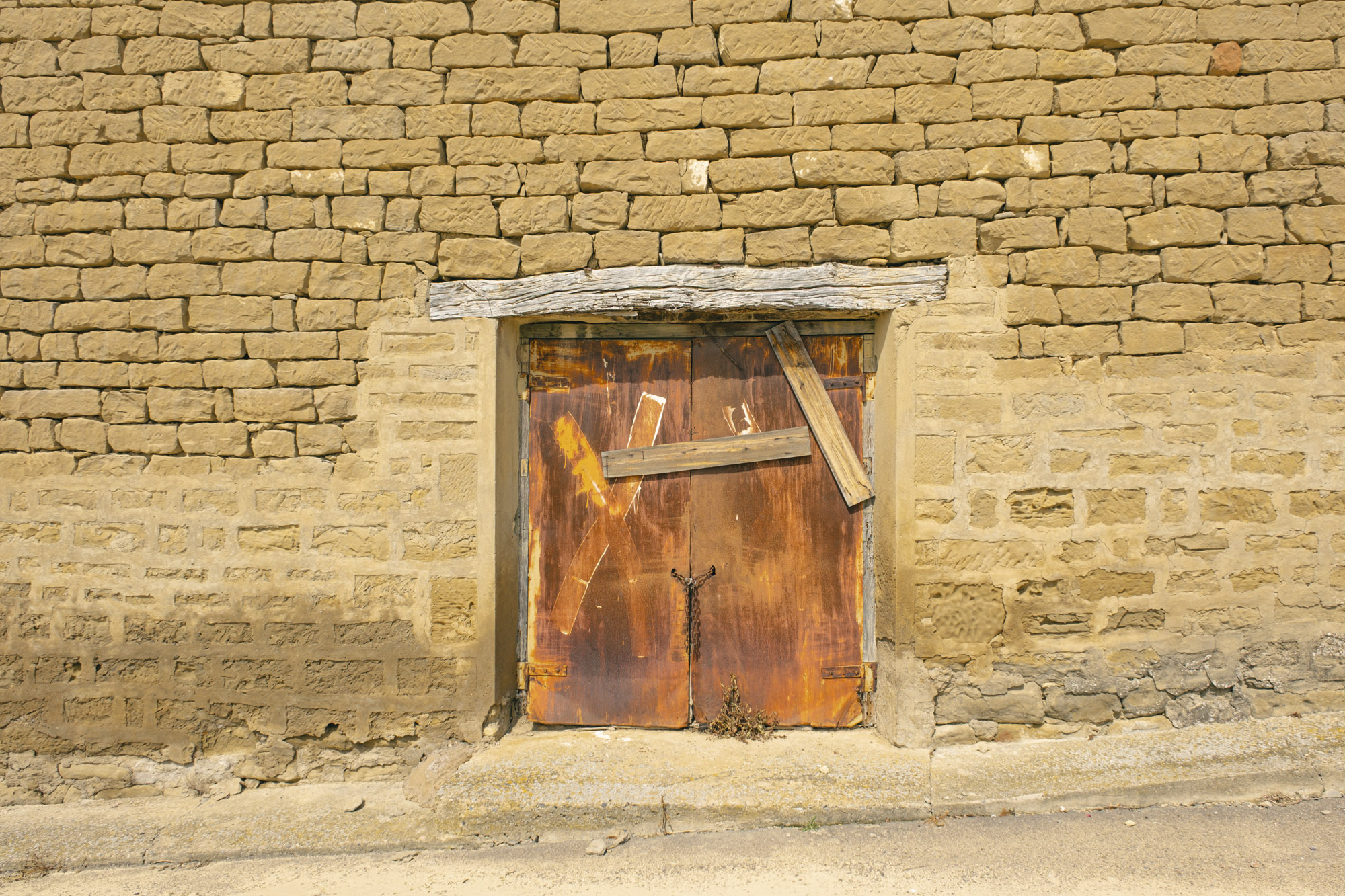 42°05′27″N 0°46′40″O